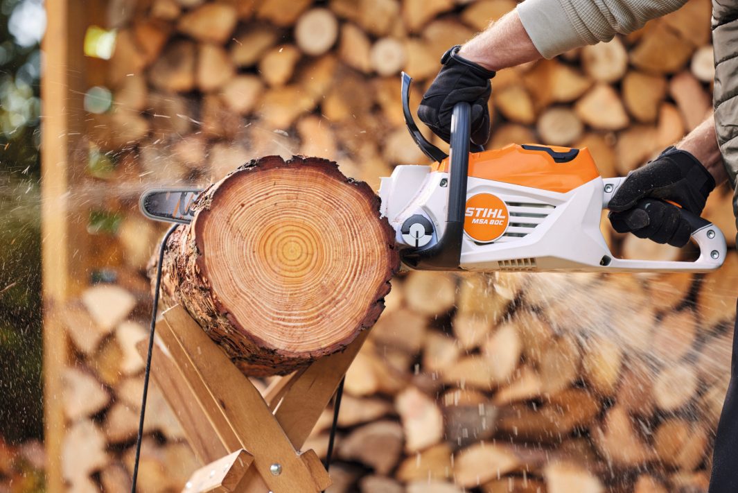 TRONCONNEUSE STIHL MSA 80 C-B AVEC BONHOMME